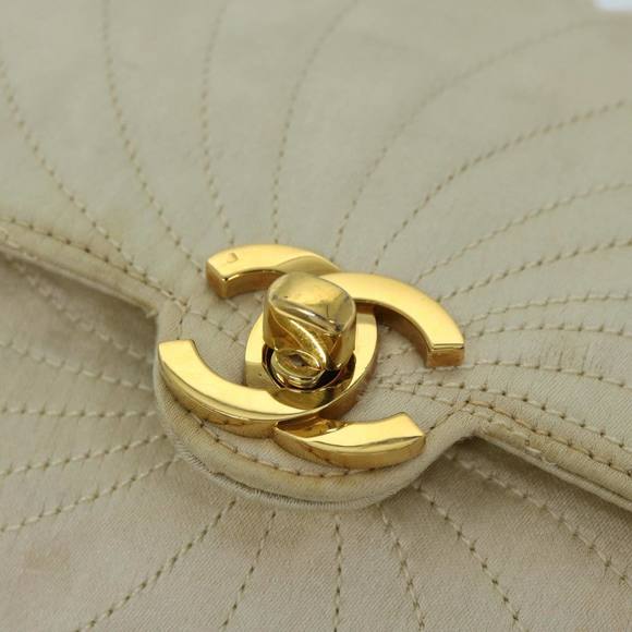 CHANEL Sac à Rabat Shoulder Bag - Picture 11 of 16